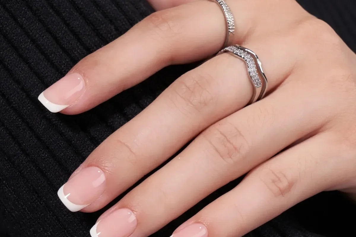 Press-on naglar med hållbar nageldesign