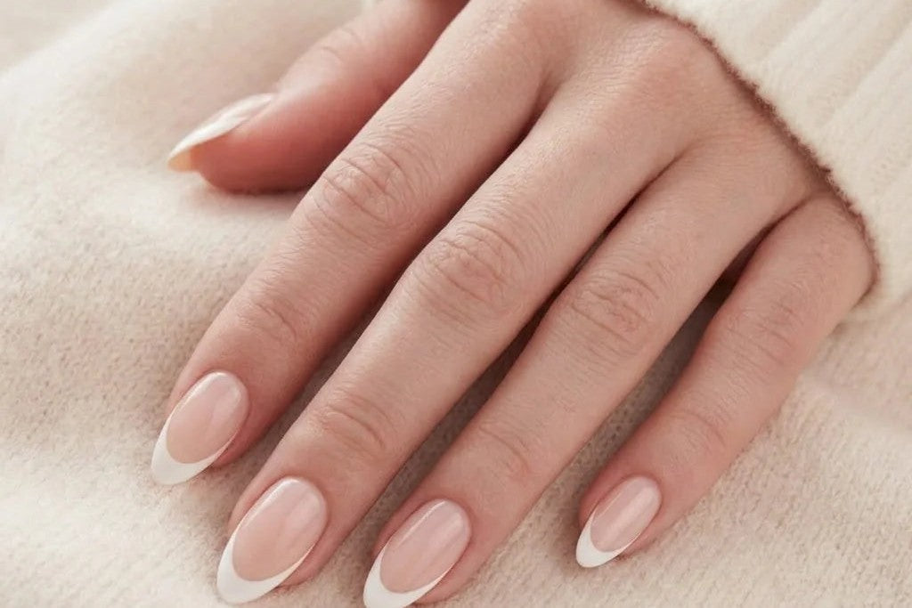 Clean Girl Press-on-Nägel – natürliche Nude- und Pearl-Gelnägel für einen minimalistischen Look