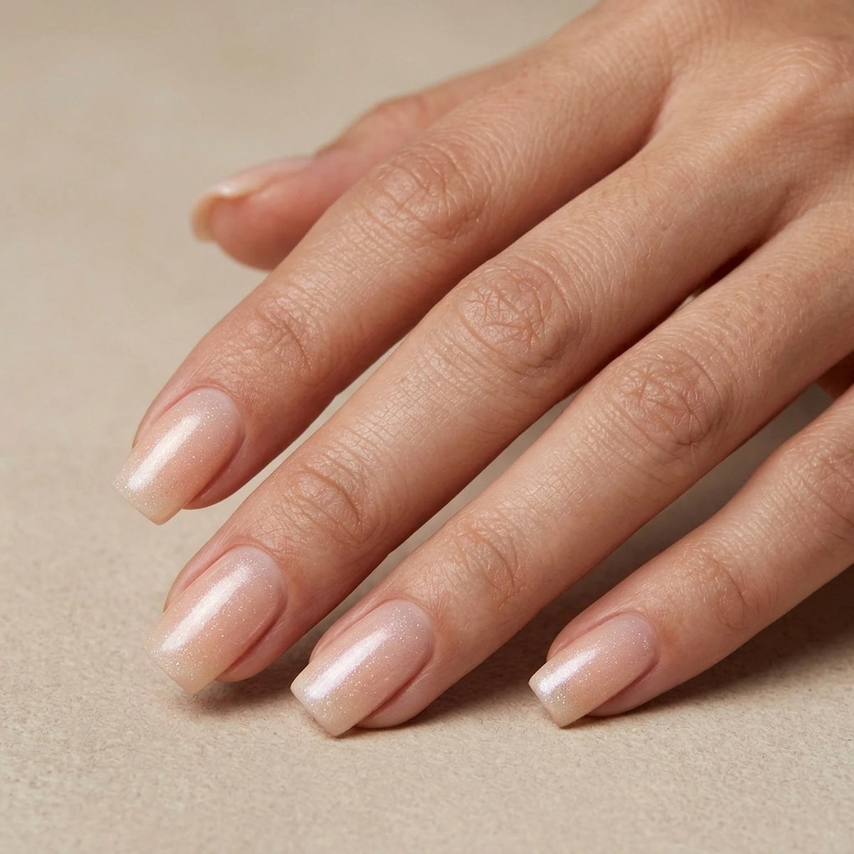 Heavenly Halo Press-on-Nägel in eckiger Form mit Nude-Ombré und Glitzer