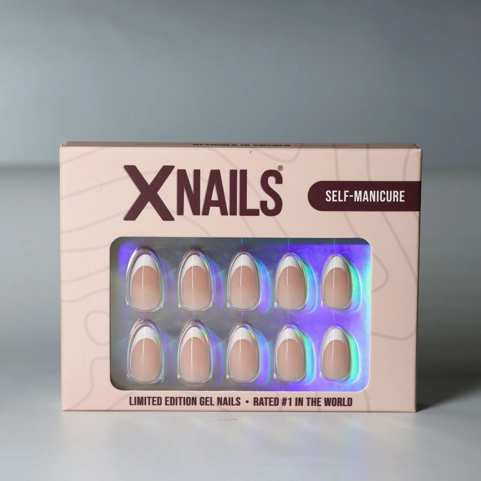 Tio franska naglar i olika storlekar i den beige XNails-asken