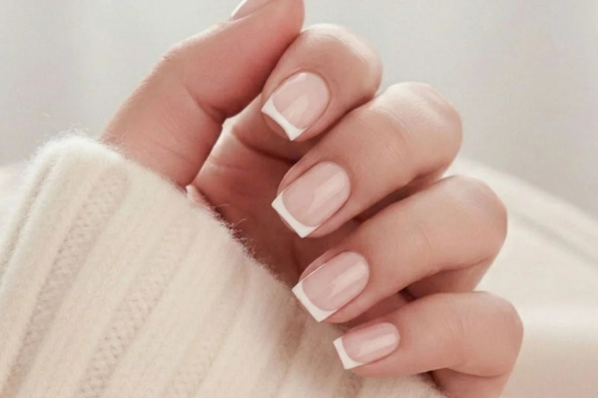 Press-on naglar i almond-form - Angelic Aura design från XNails
