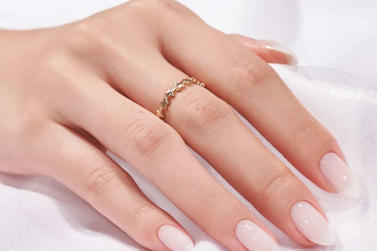 Press-on naglar i mjukgelé som inte spricker – Satin Snow från XNails