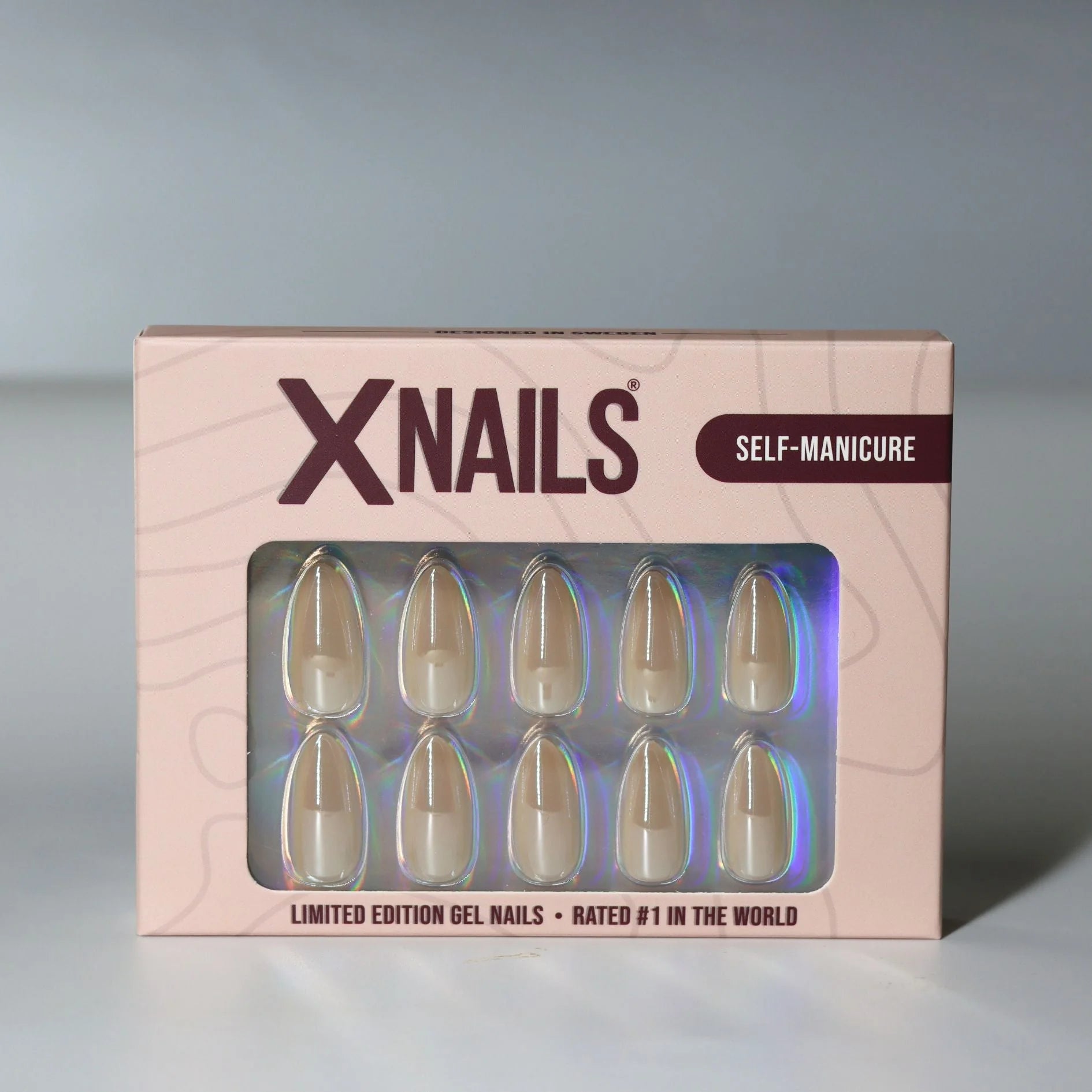 Pearly Perfection XNails emballage limited edition gelénegle mandelform i pearl taupe