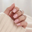 Pinkie Pearl Press-on-Nägel, weiches Pearl-Rosa in kurzer eckiger Form mit glänzendem Finish