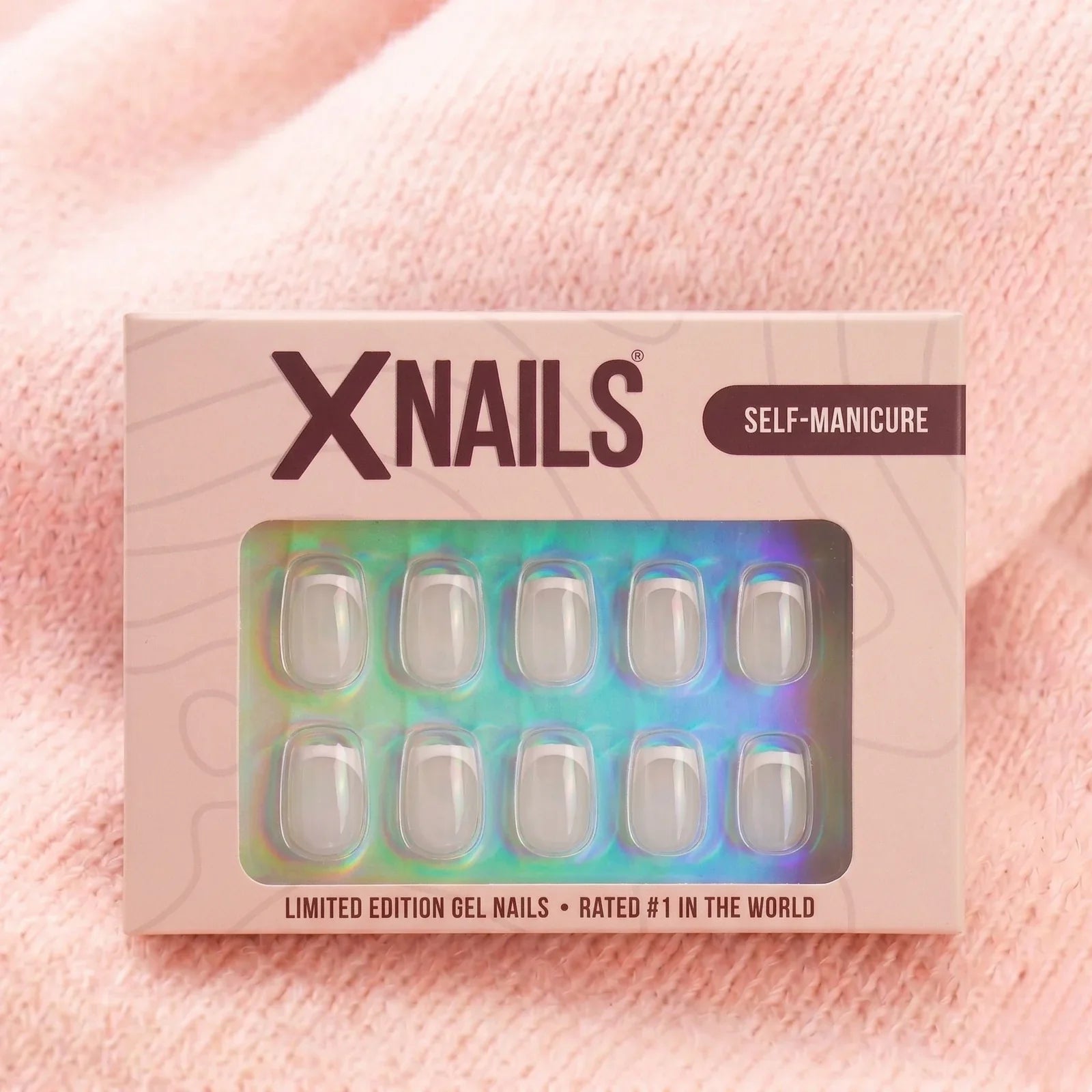XNails-æske french frost short square press-on negle mod lyserød strikket baggrund