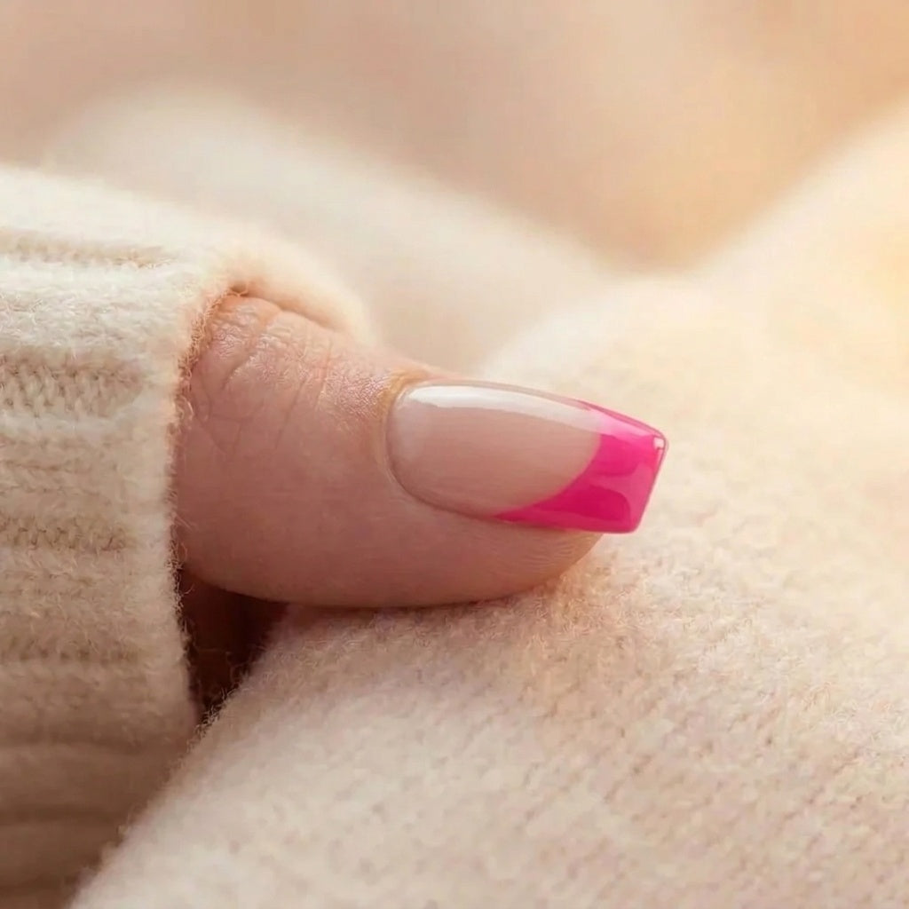 Pixie Pink – press-on naglar, närbild på nagel